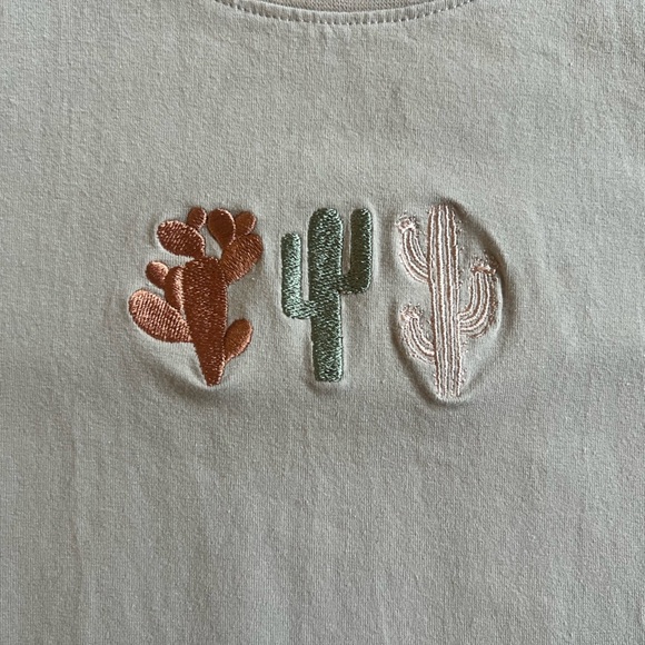 Vibe N’ Desert Cactus Embroidered Short Sleeve Fitted Graphic Tee. Size XS - Picture 3 of 9